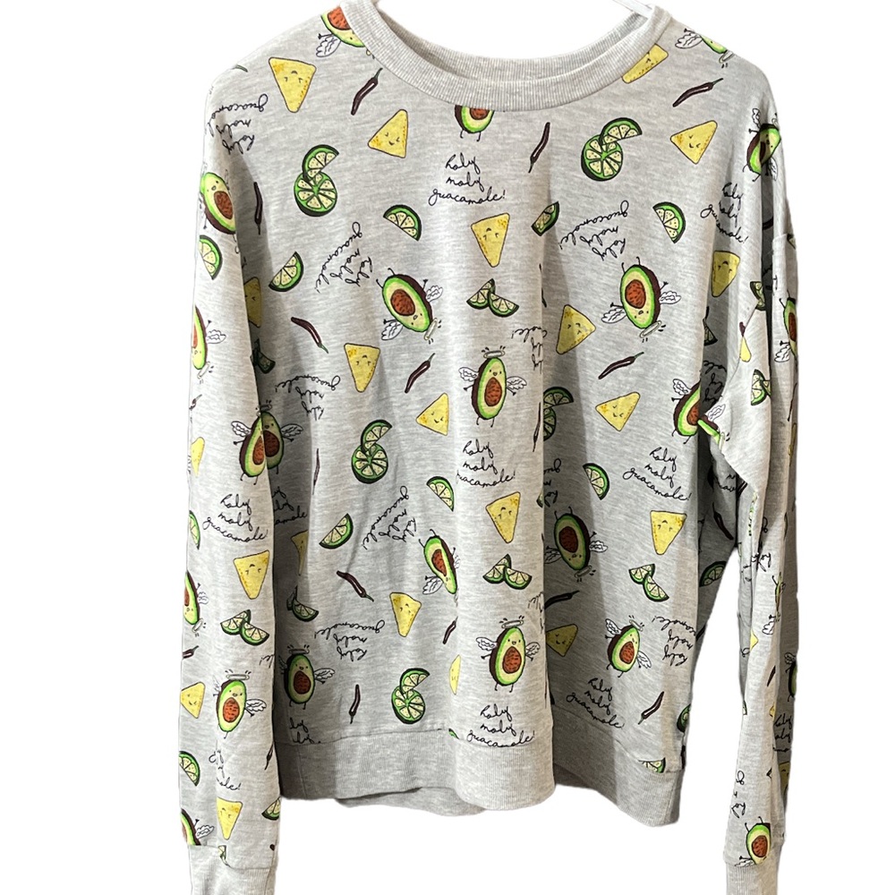 3/$30 🖤 H&M holy moly guacamole sweatshirt size medium